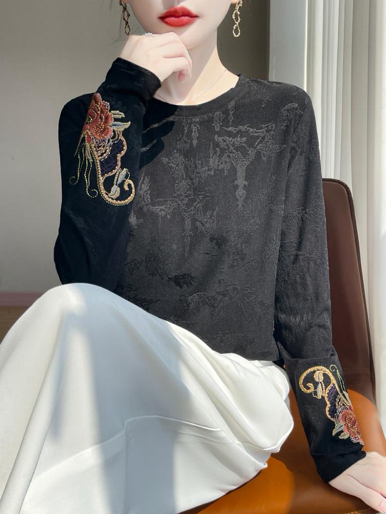 Nouveau haut brodé à col rond  - Ethnic Wear In Fashion avis et prix